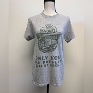 Official Smokey Bear Graphic Woman’s T‑Shirt Gray/Green Size S